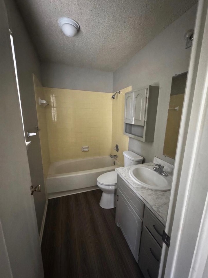 4609 Harvard St - Photo 5 of 18