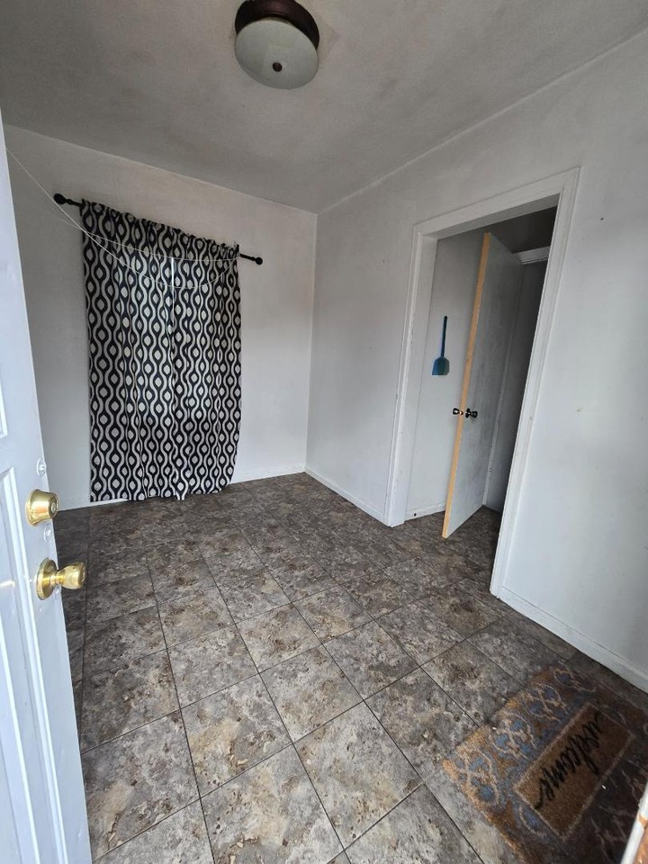 232 Gable St - Photo 5 of 20