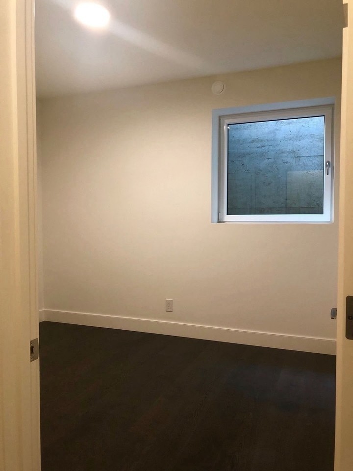 700 Woodvale Ave - Photo 4 of 8