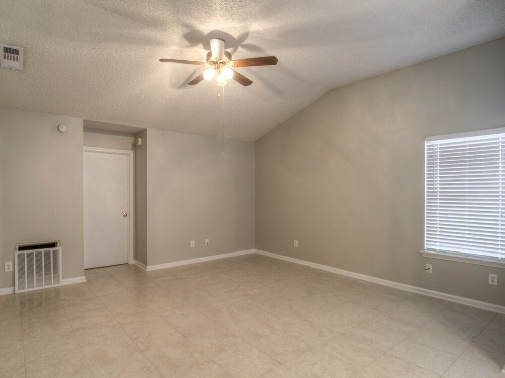 12356 Sondra Cove Trl N - Photo 3 of 15