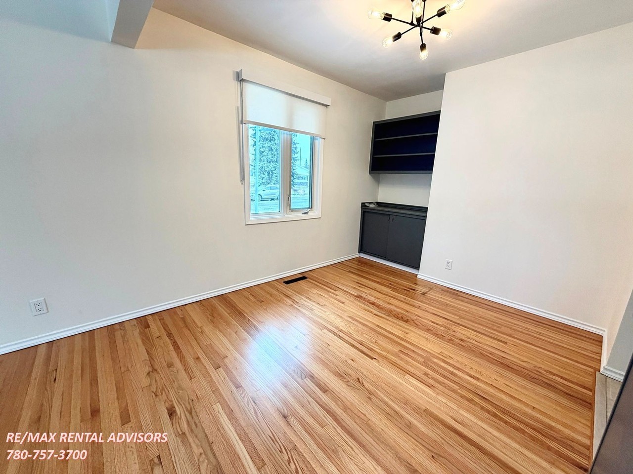 8131 158 St Nw - Photo 4 of 28