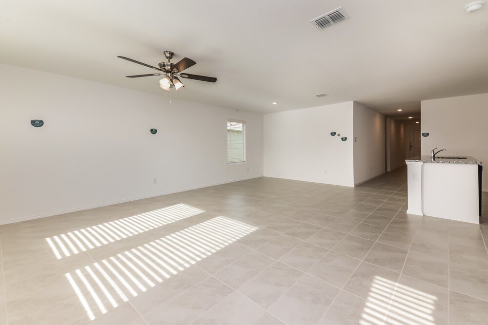 315 Deerbrook St - Photo 4 of 16
