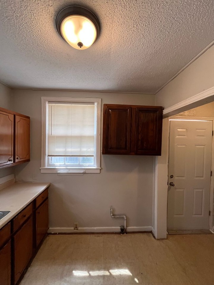 107 Elizabeth Ave - Photo 2 of 12
