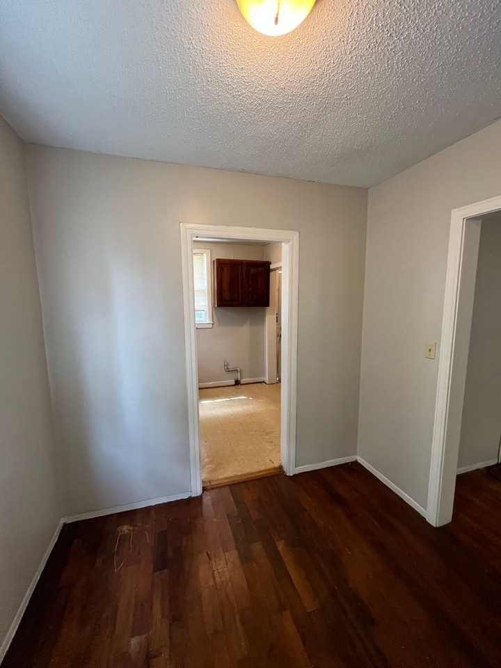 107 Elizabeth Ave - Photo 5 of 12