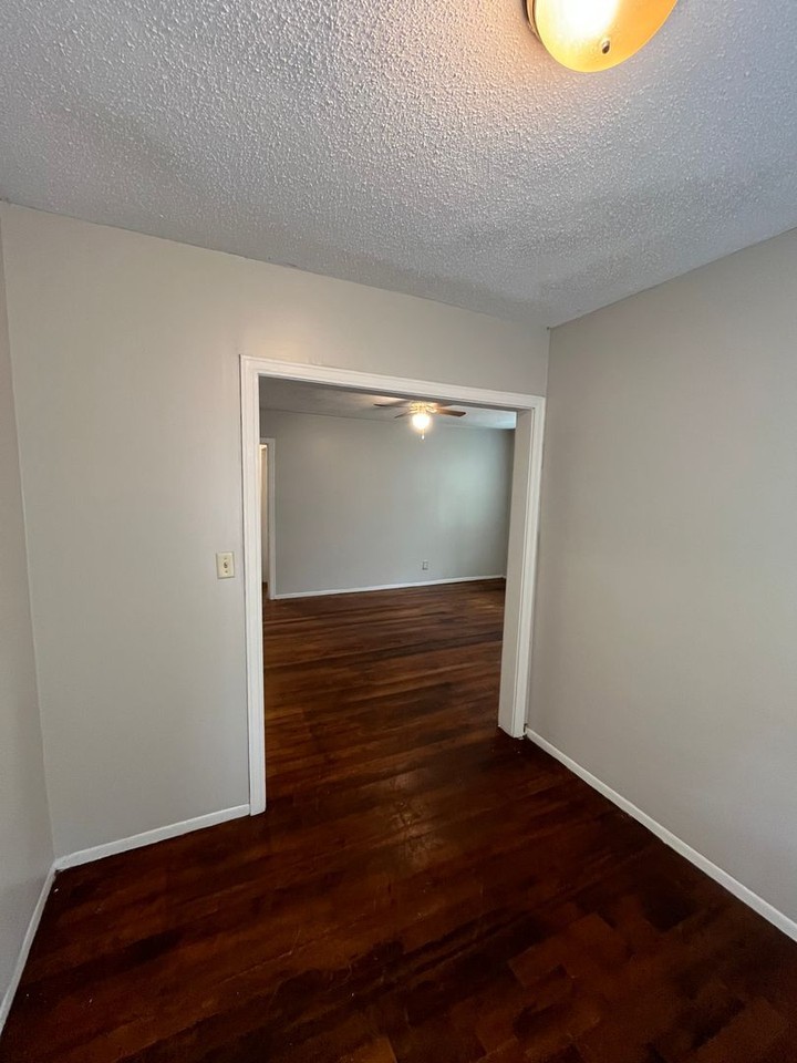 107 Elizabeth Ave - Photo 6 of 12