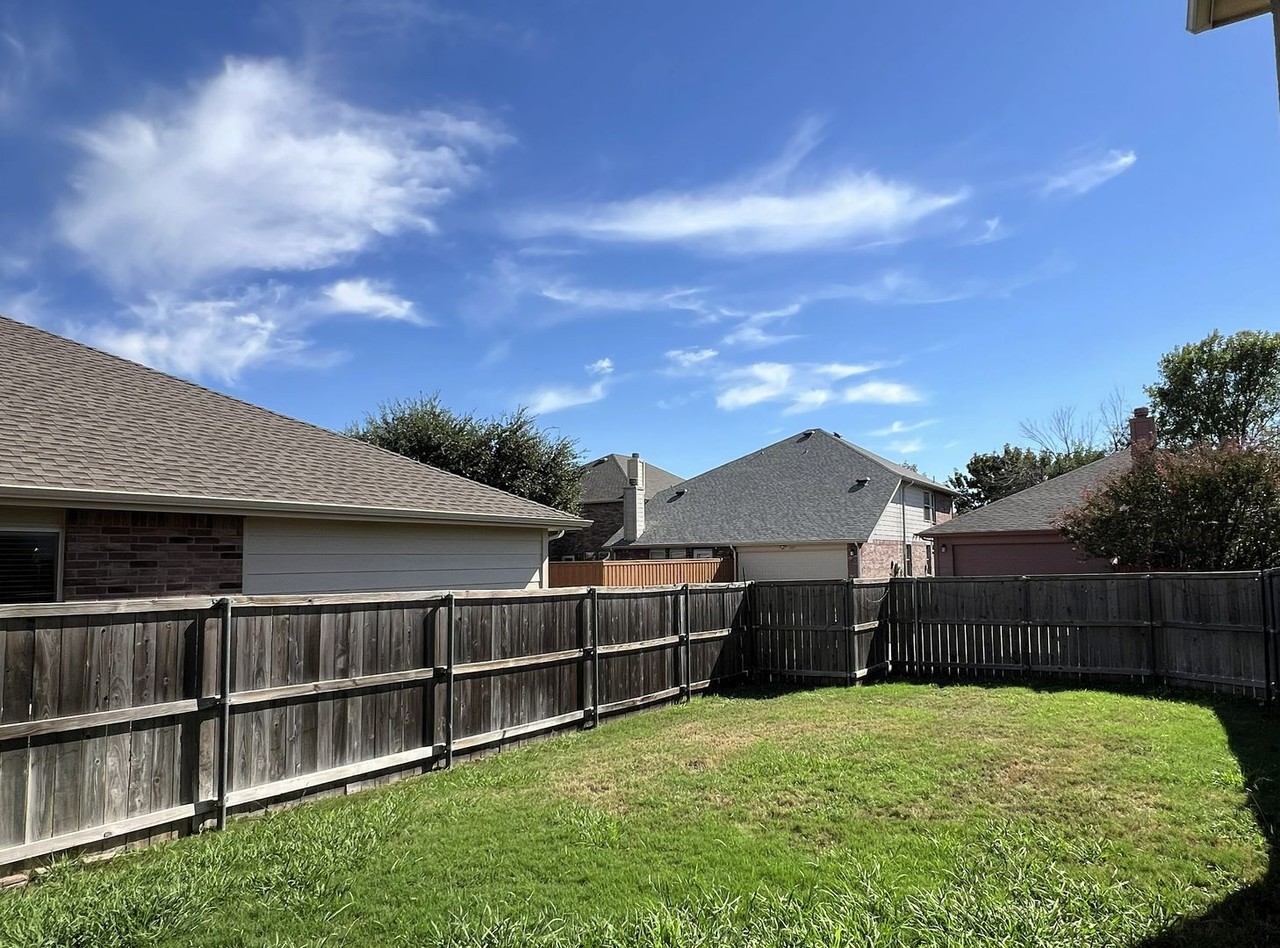 1322 Lamar Ln - Photo 2 of 2