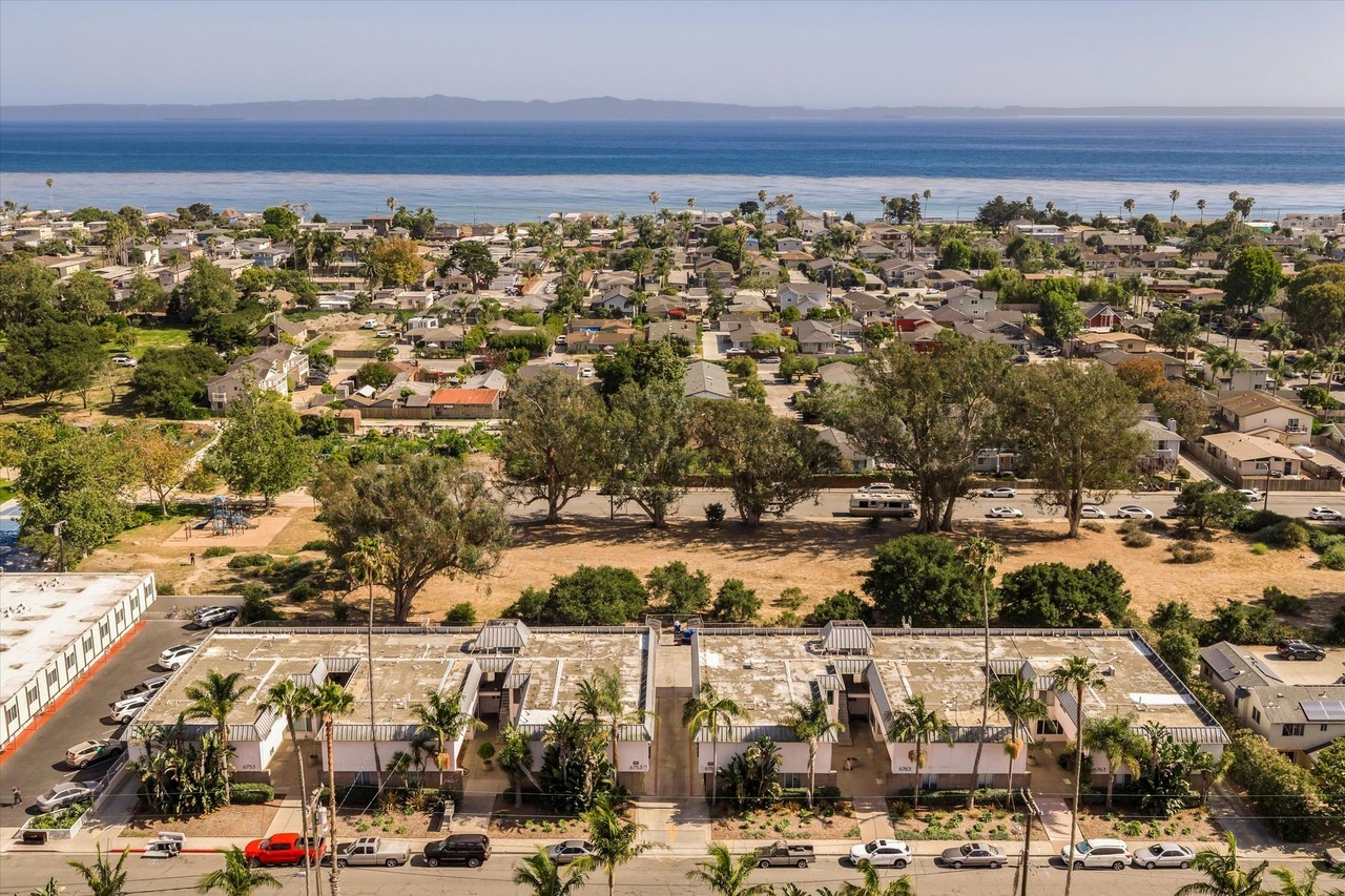 Quiet Isla Vista Apartment Complex - Photo 4 of 50