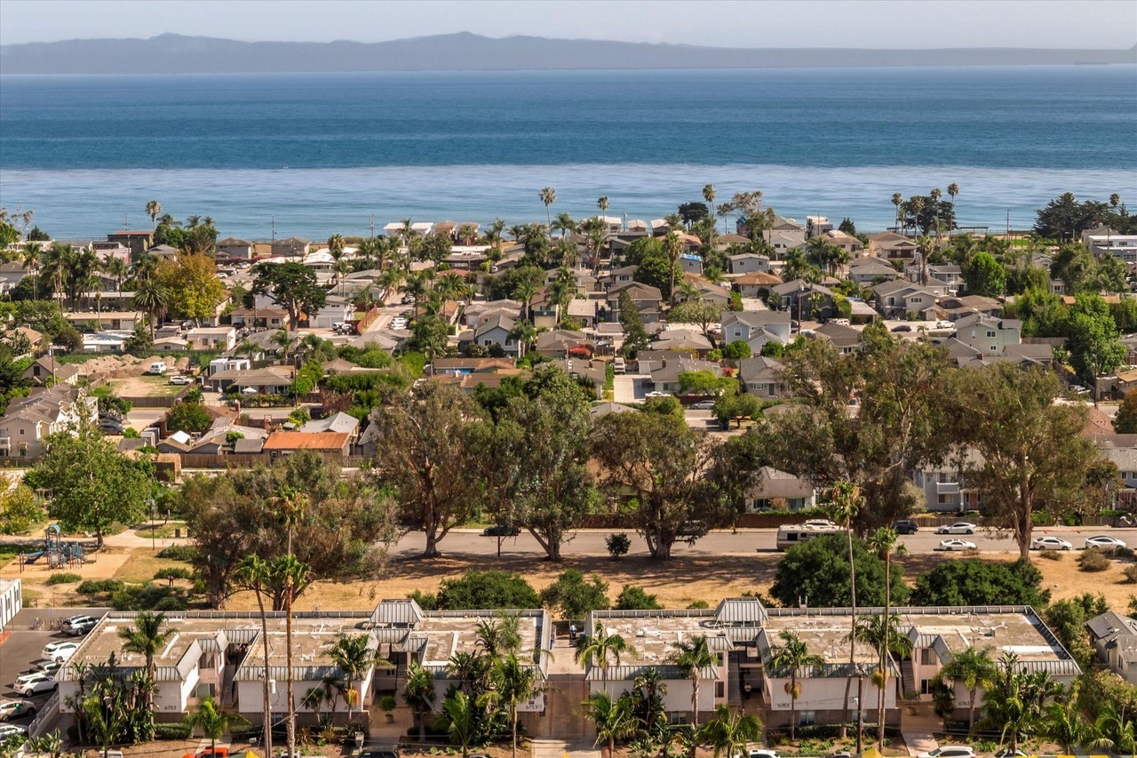 Quiet Isla Vista Apartment Complex - Photo 6 of 50