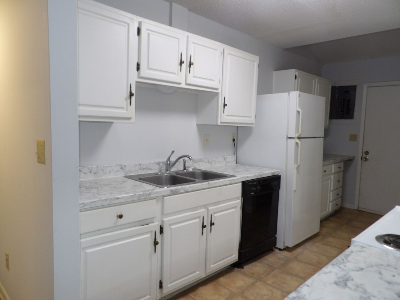 1577 Skipperville Rd - Photo 3 of 10