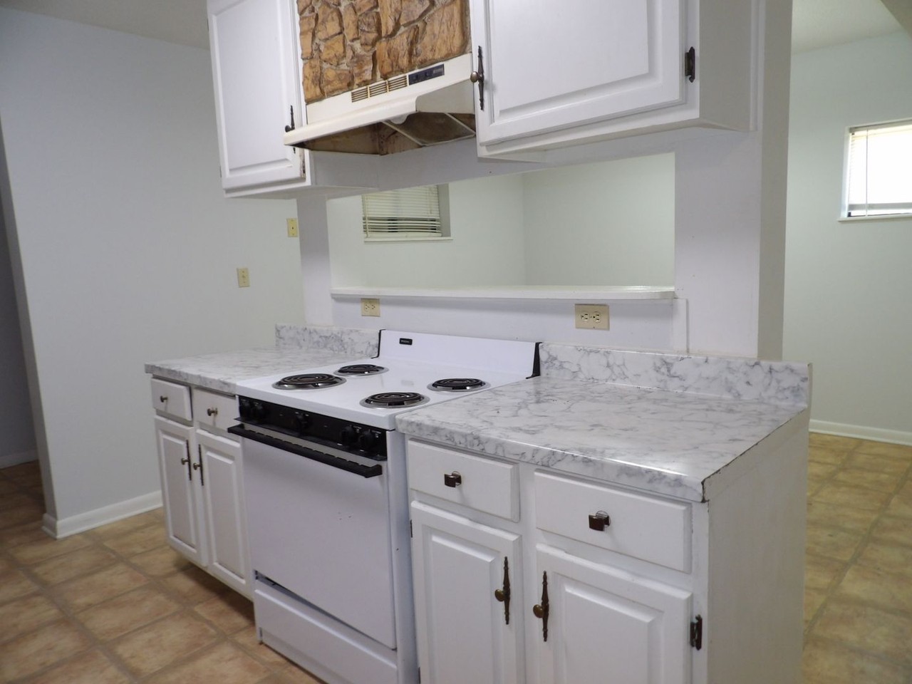 1577 Skipperville Rd - Photo 4 of 10