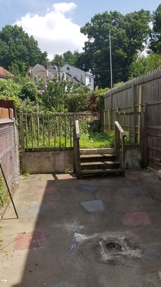 1327 Unity St - Photo 2 of 10