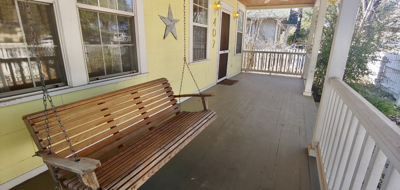 407 Terrace Dr - Photo 2 of 44