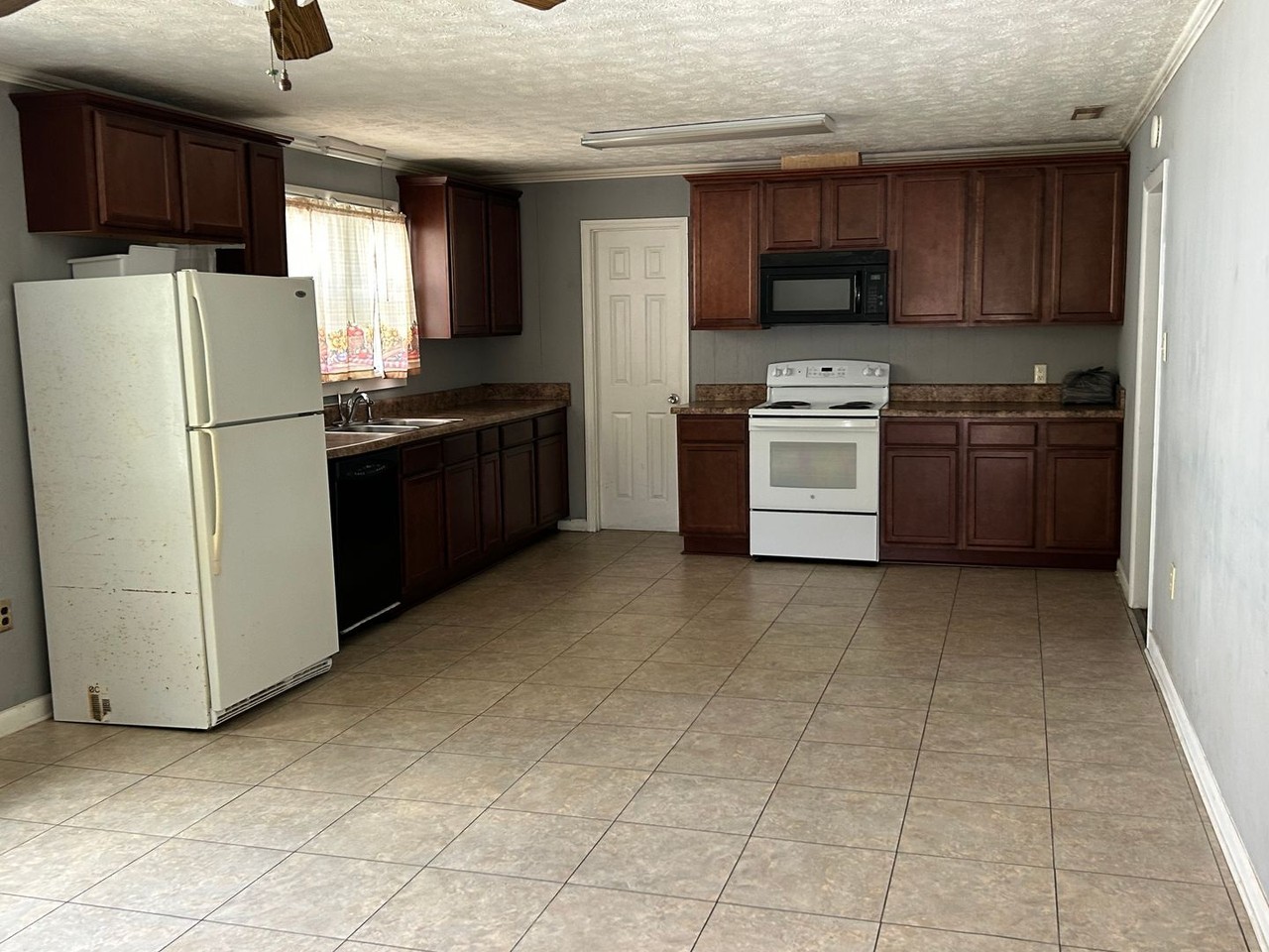 617 Old Lumberton Rd - Photo 4 of 15