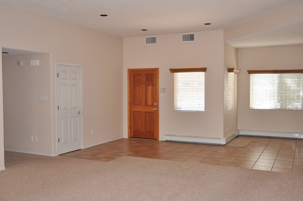 111 Claremont Ave Ne - Photo 5 of 29