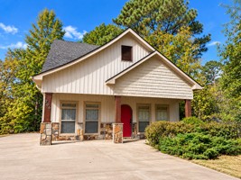 featured image of 206 S Walnut St