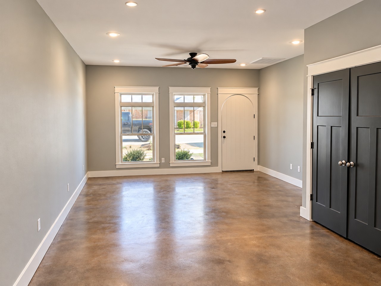 206 S Walnut St - Photo 2 of 16