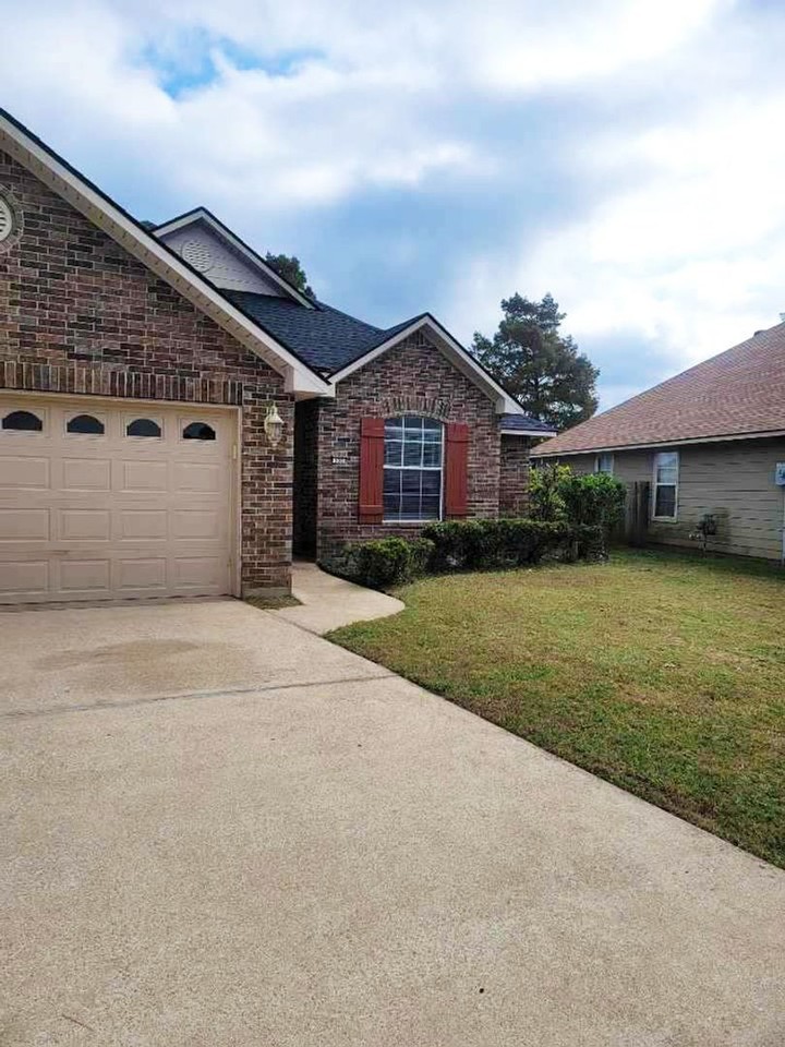 505 Gaston Cir - Photo 2 of 14