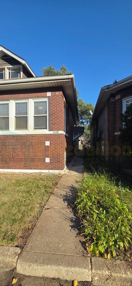 8147 S Bishop St - Photo 3 of 45