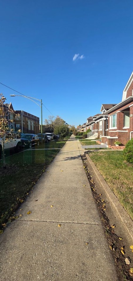 8147 S Bishop St - Photo 4 of 45