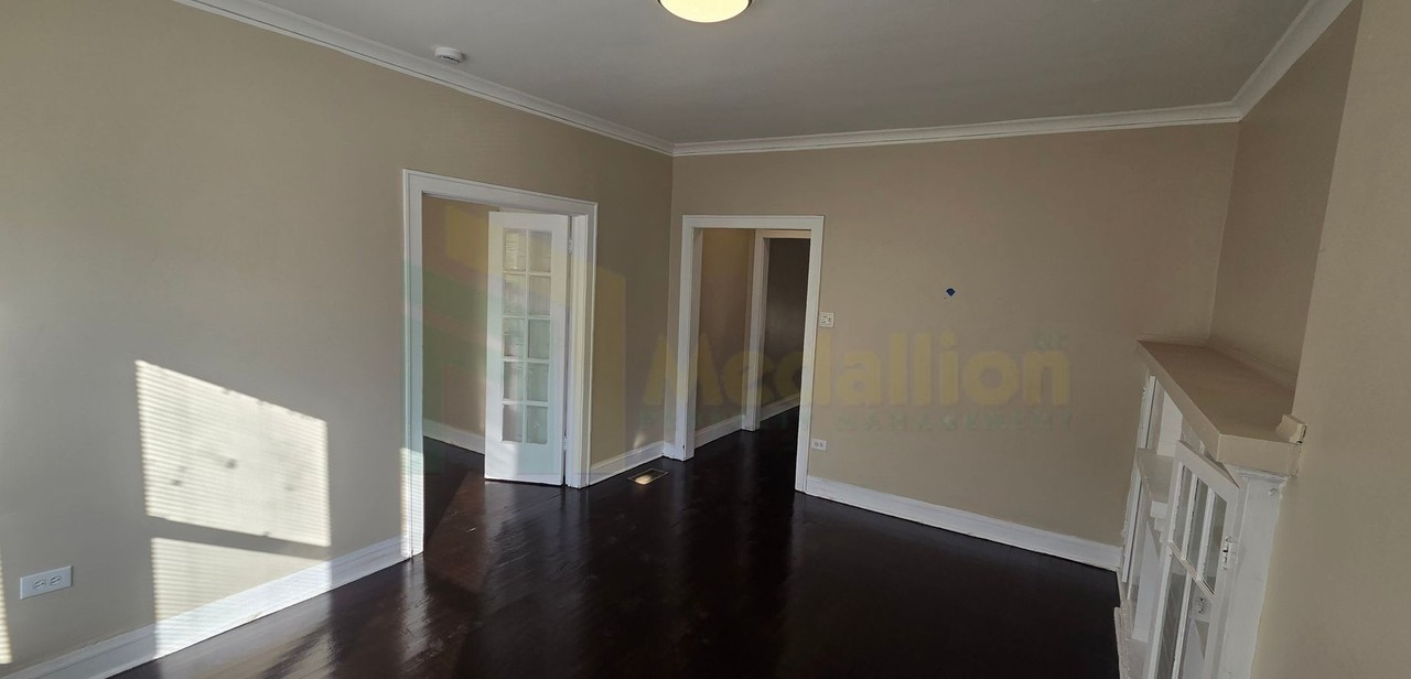 8147 S Bishop St - Photo 6 of 45
