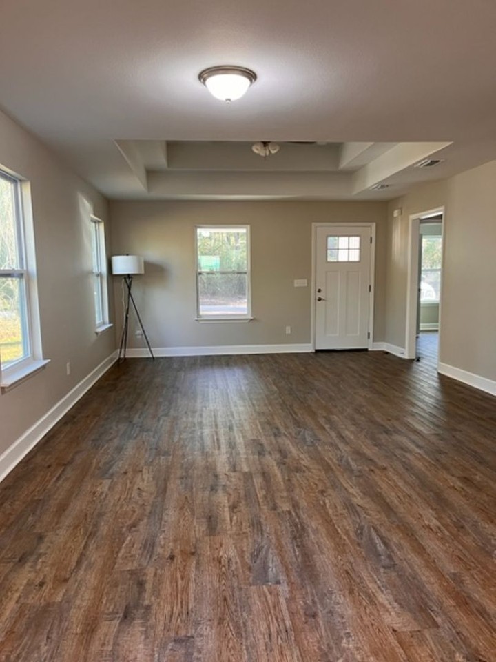 214 Chippewa Rd - Photo 2 of 10