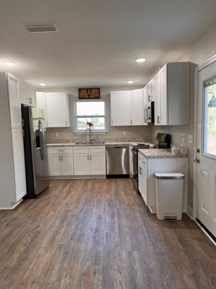 214 Chippewa Rd - Photo 3 of 10