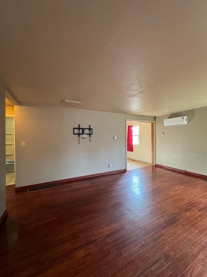 802 E Tacoma Ave #1 - Photo 2 of 17