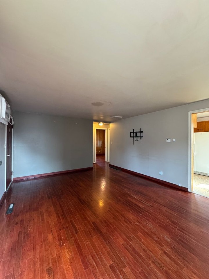 802 E Tacoma Ave #1 - Photo 4 of 17