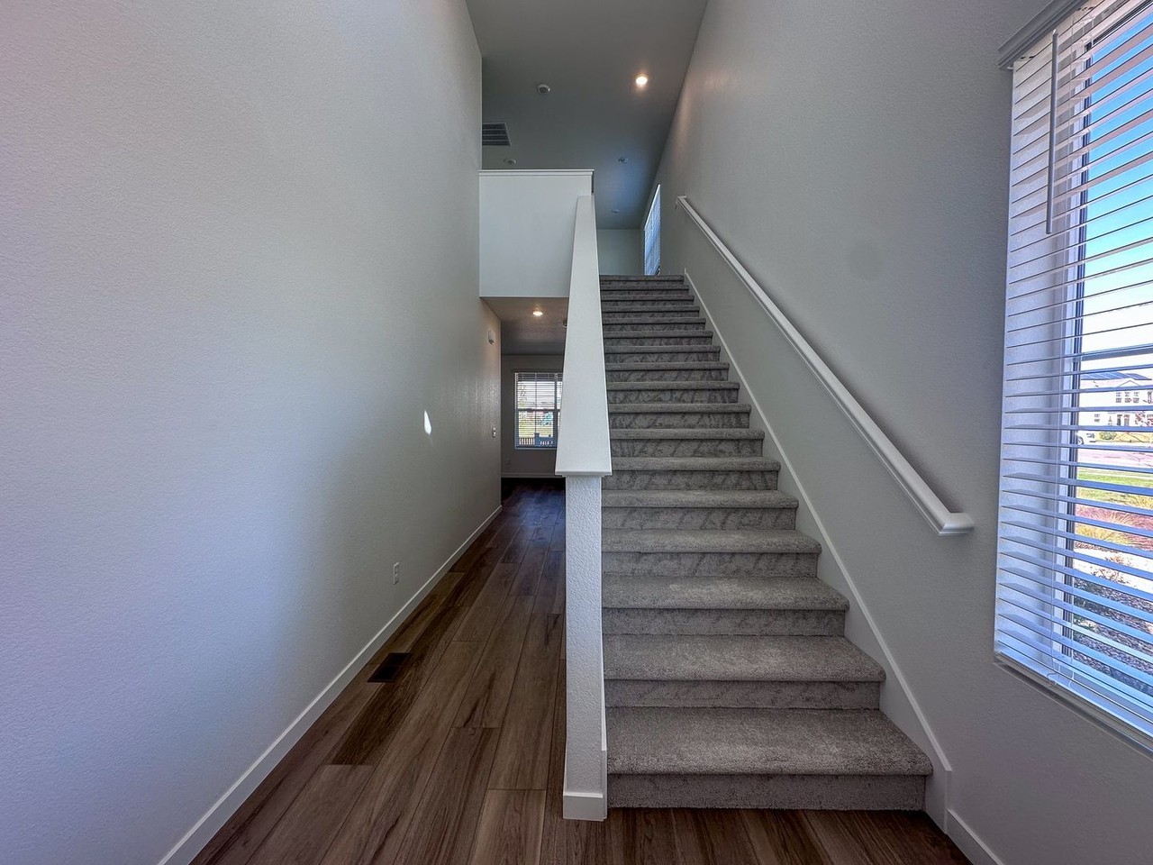 8959 Wintertide Ct - Photo 4 of 48