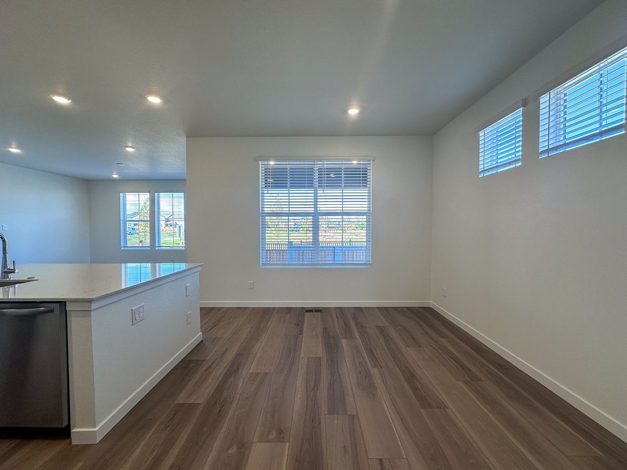 8959 Wintertide Ct - Photo 5 of 48
