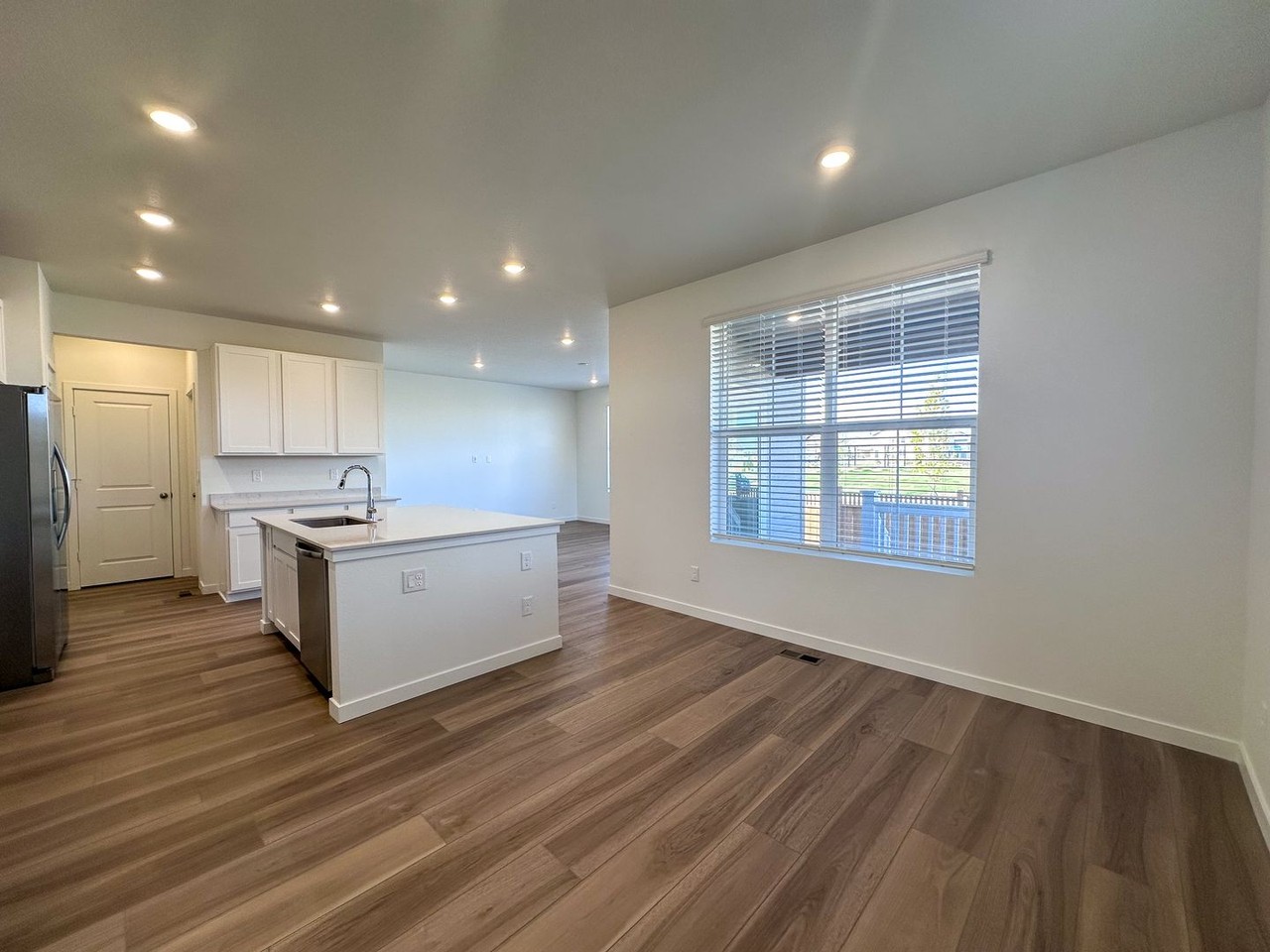 8959 Wintertide Ct - Photo 6 of 48