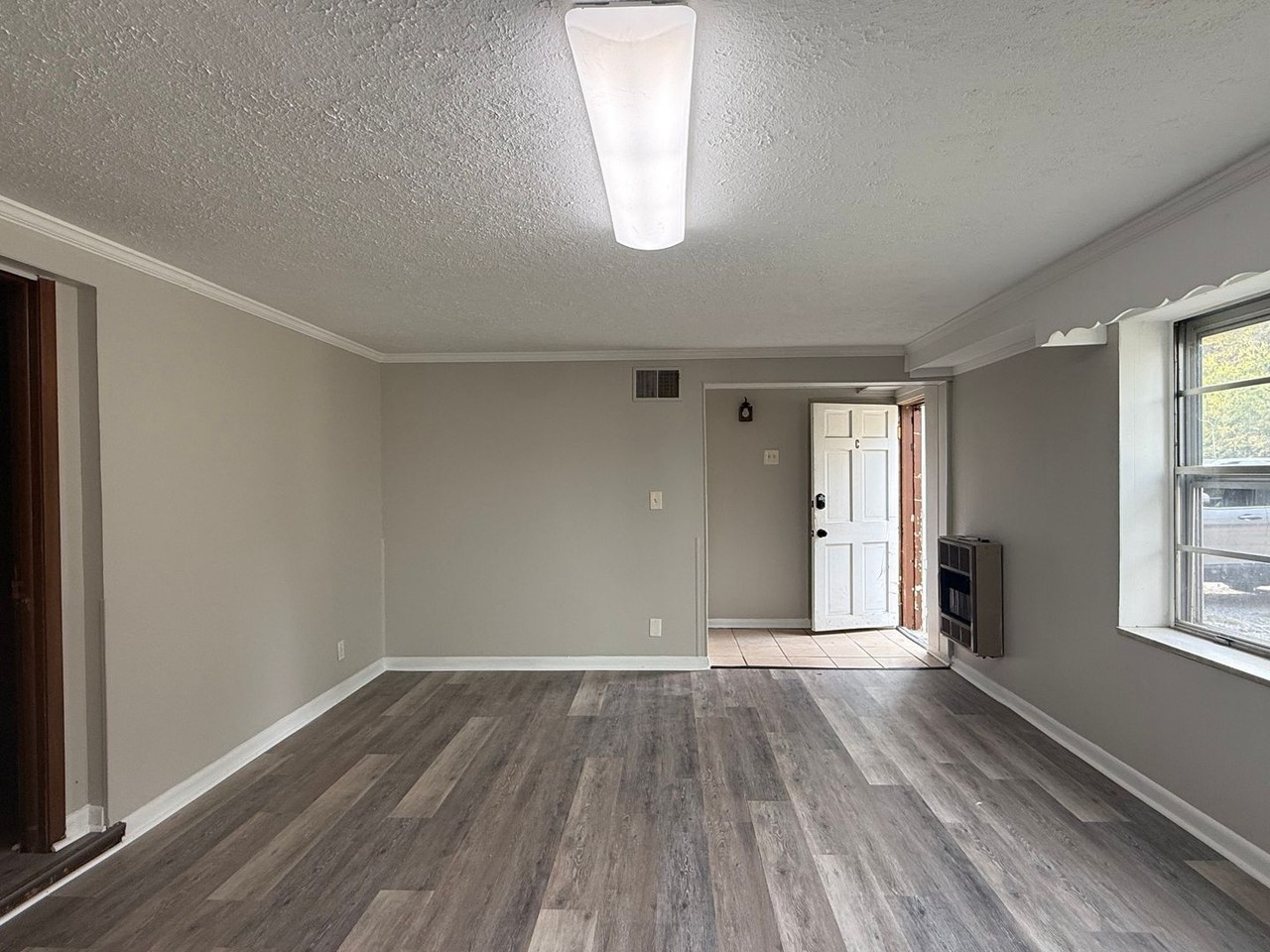110 W Barton Ridge Rd - Photo 2 of 9