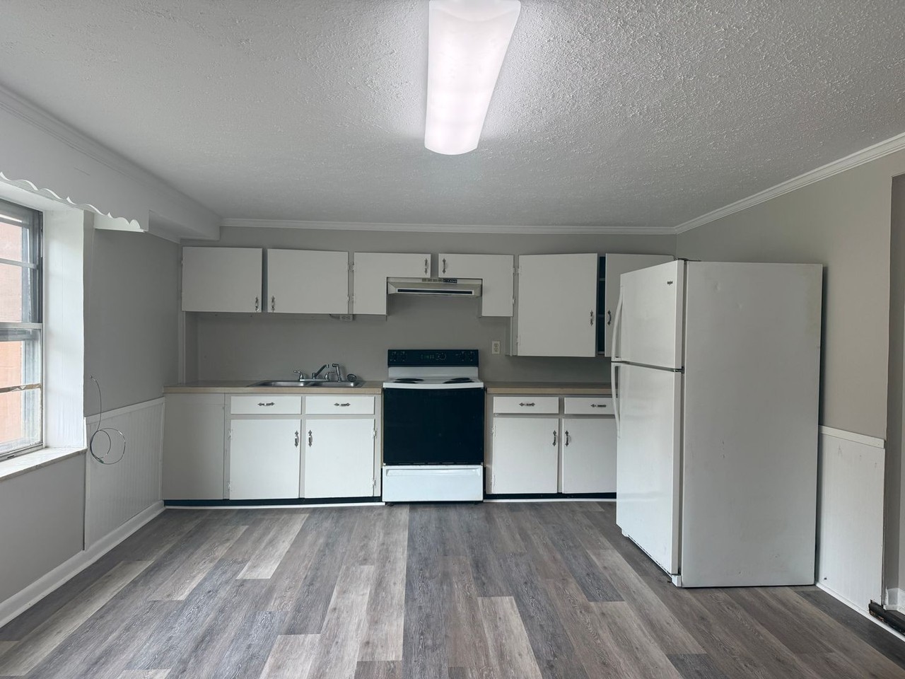 110 W Barton Ridge Rd - Photo 3 of 9