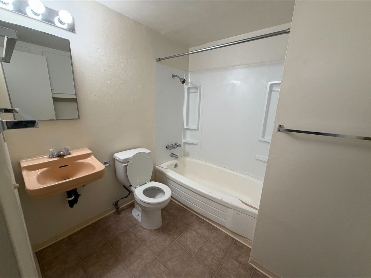 230 Wabash Ave - Photo 3 of 13