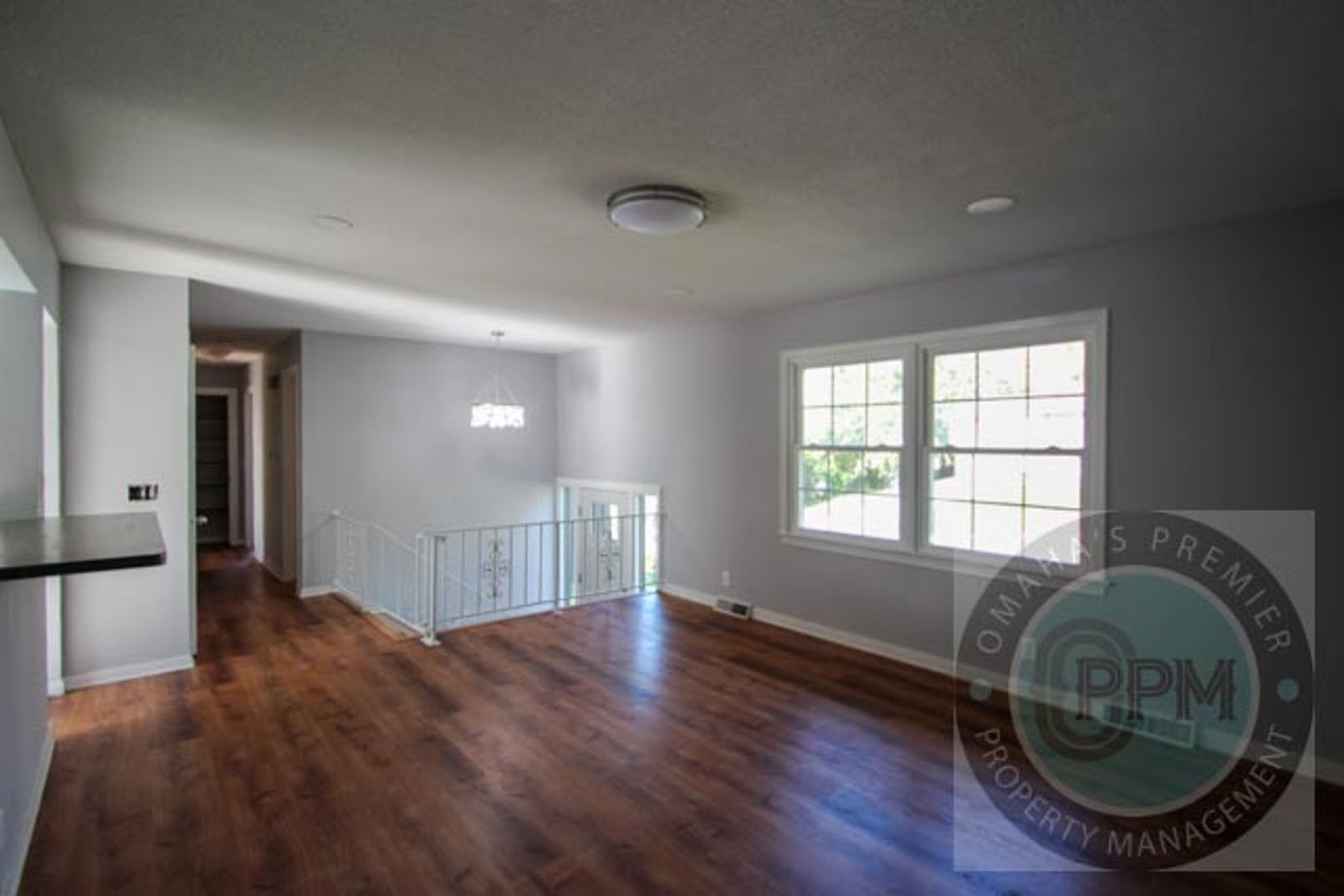 9411 Manderson St - Photo 2 of 24