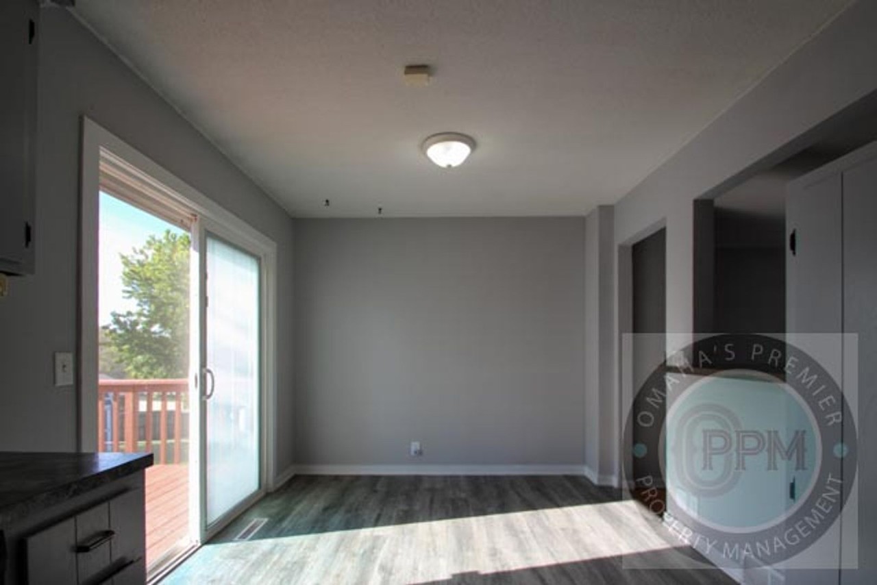 9411 Manderson St - Photo 6 of 24