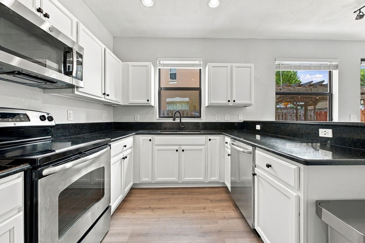 11869 Sw 154th Ave - Photo 4 of 25