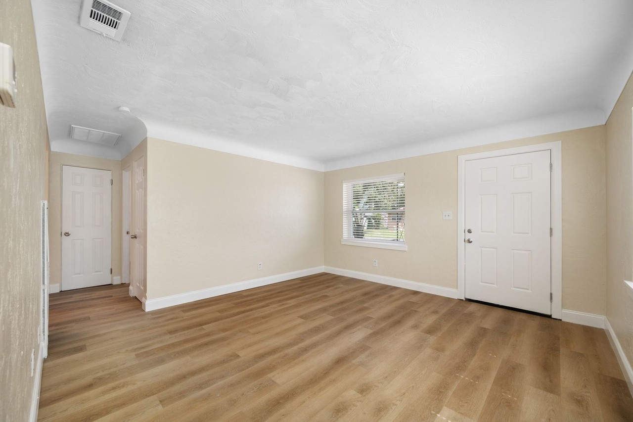 3800 26th St N - Photo 3 of 33