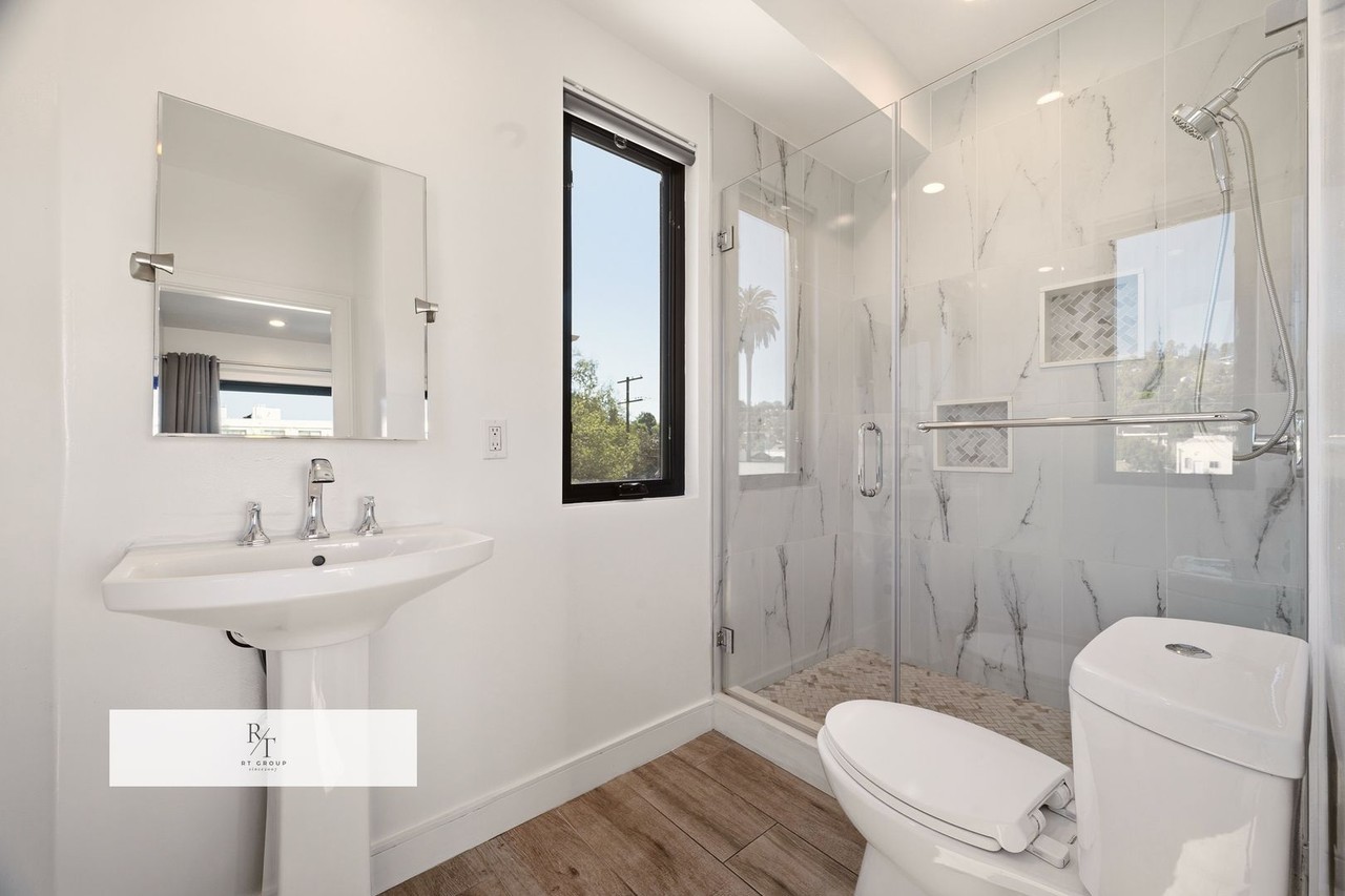 1207 Manzanita St - Photo 4 of 36