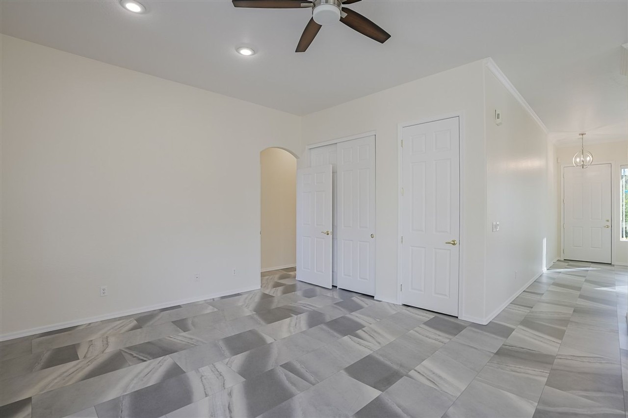 4798 N Edgemont Rd - Photo 5 of 38