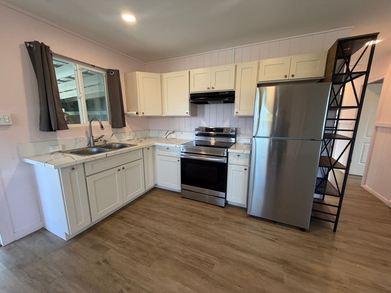1550 Nukuna Pl Apt C - Photo 2 of 27
