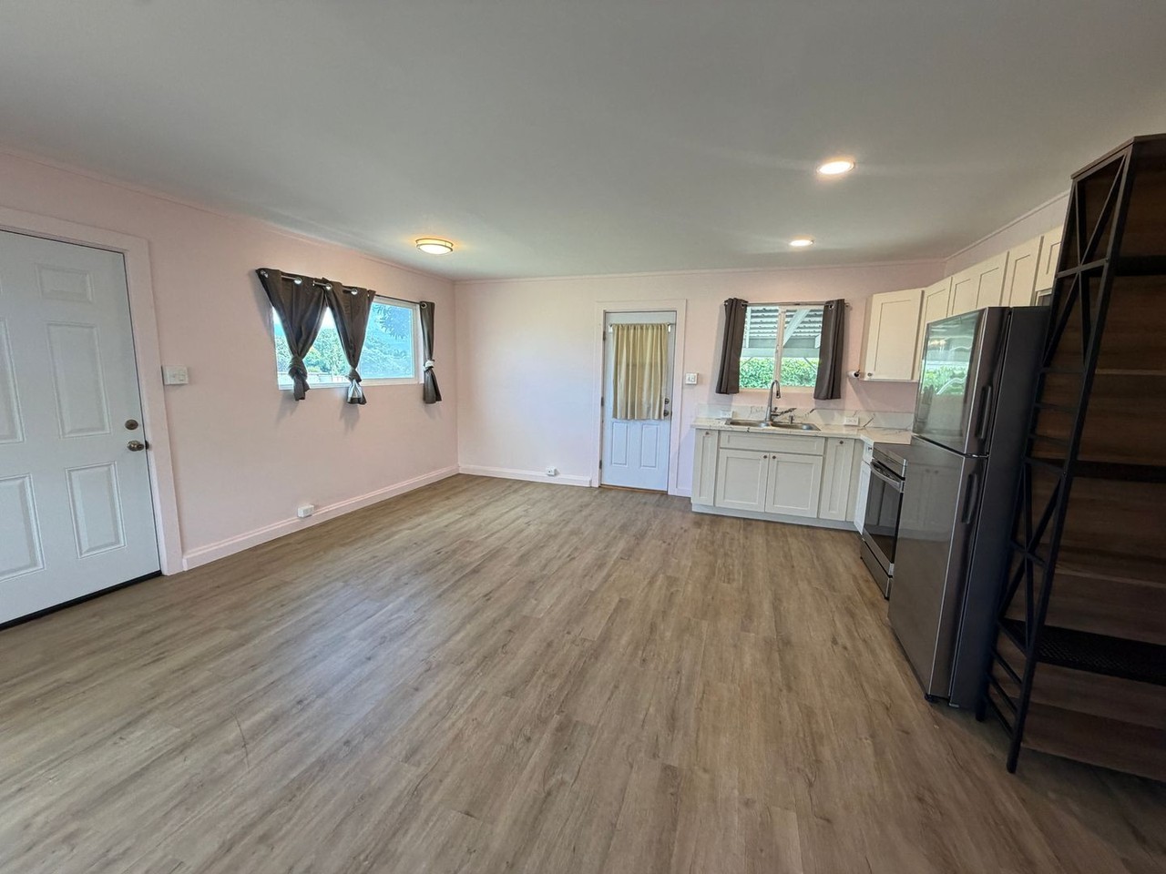1550 Nukuna Pl Apt C - Photo 3 of 27