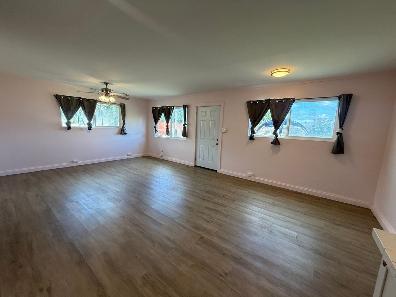 1550 Nukuna Pl Apt C - Photo 4 of 27