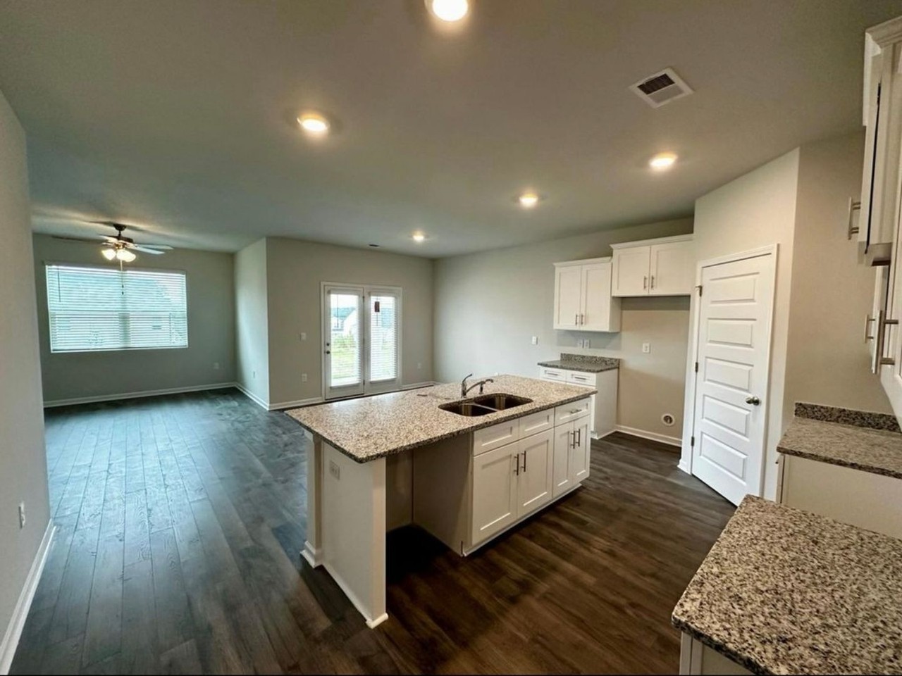 1219 Admiral Ave - Photo 4 of 26