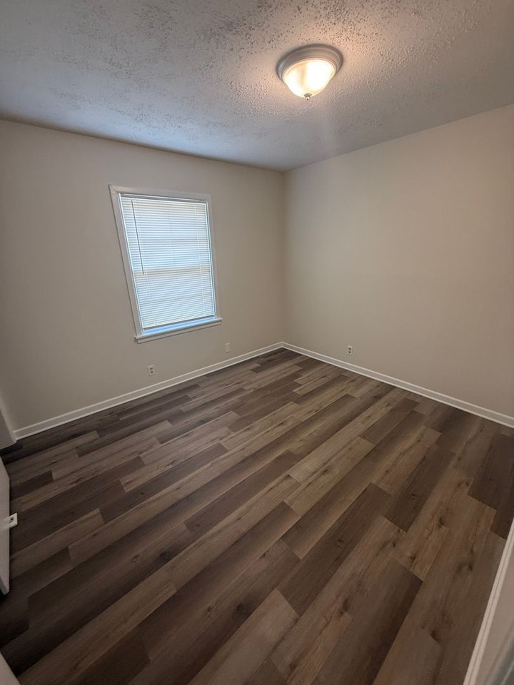 4011 38th St - Photo 2 of 6