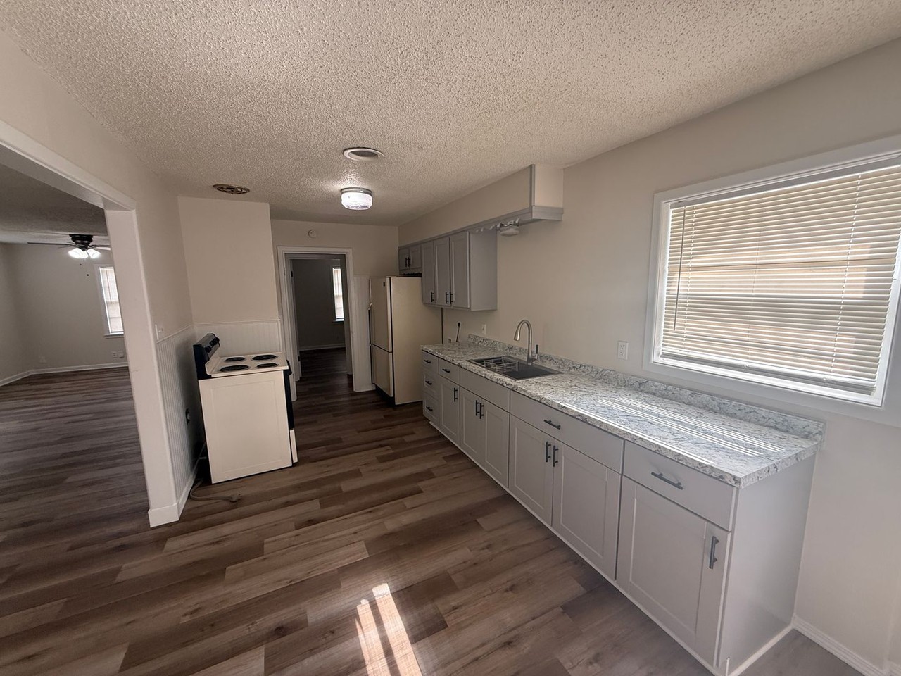 4011 38th St - Photo 5 of 6