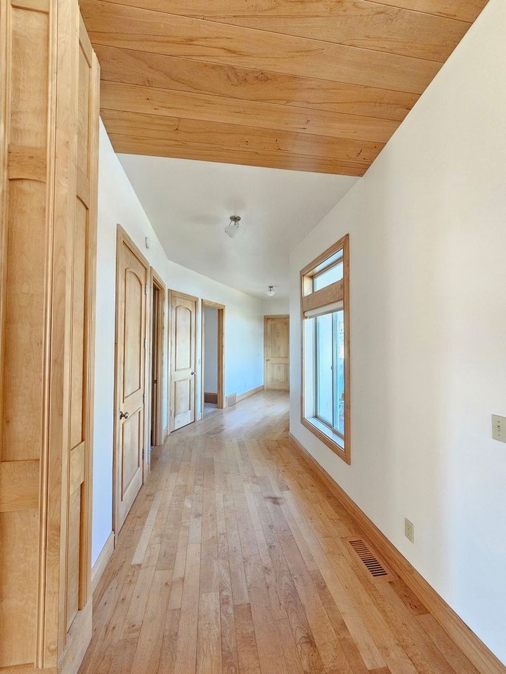 870 Ne B St - Photo 6 of 10