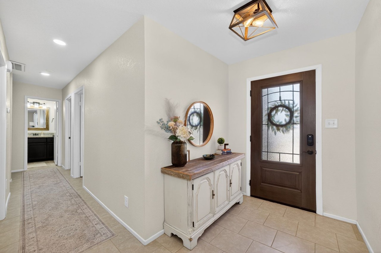 4158 S Sunflower Dr - Photo 4 of 33