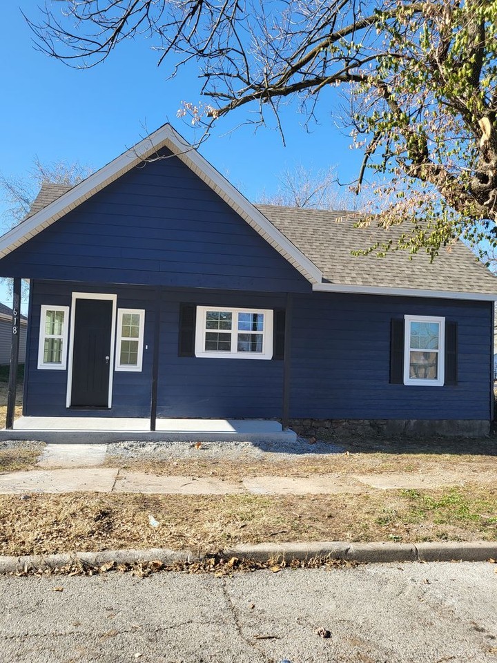 618 N Webb St - Photo 2 of 16