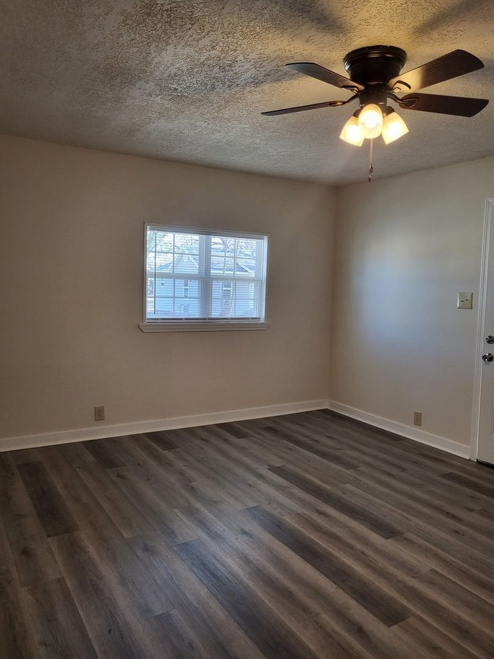 618 N Webb St - Photo 7 of 16